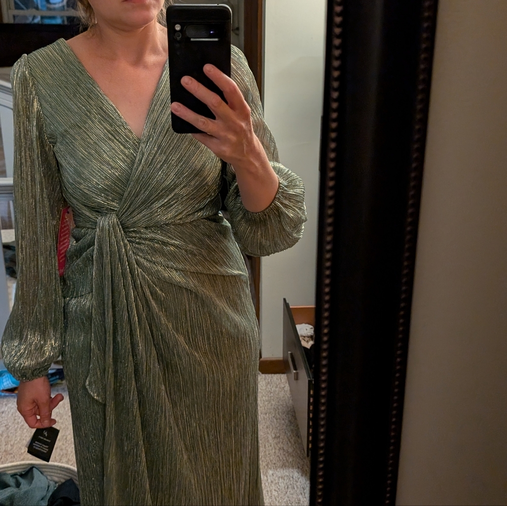 Adrianna Papell Metallic Ruched Gown - Picture 6 of 7